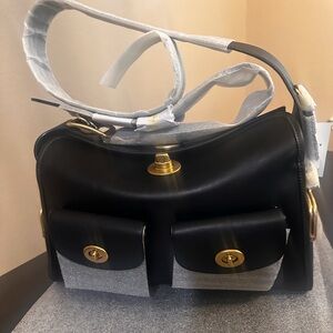 Coach Turnlock Haversack 
Brand New-Leather